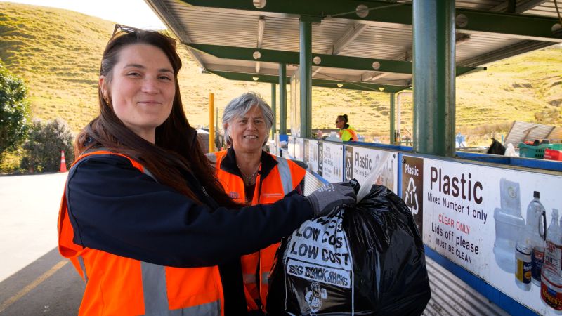 VIDEO - What's really inside your rubbish bag?